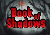 Banner für den Spielautomaten Book of Shadows mit mystischen und dunklen Waldbildern